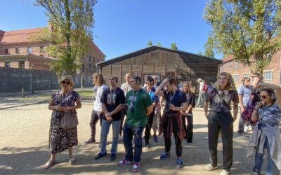 Młodzież z LZN-u w Miejscu Pamięci Auschwitz – Birkenau